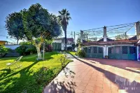 Villa with Garden in Sicily Near the Sea Hotels in Scillichenti