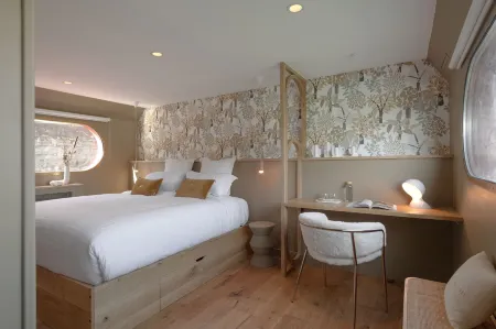 La Peniche - Bed and Bicycle - Vienne Отели рядом с достопримечательностью «Centre d'Art Contemporain»