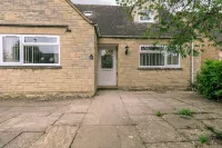 Bright & Spacious 3 Bd in the Centre of Bourton!