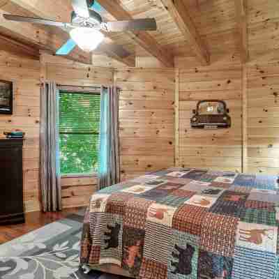 Yurt I Game Room Hot Tub I Sleeps 8 I 2BR 2BA Rooms