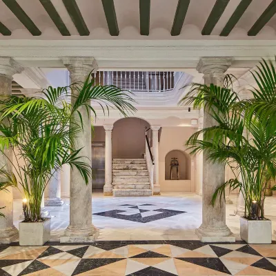 Villa de Andas Hotels near Casa de las Cadenas