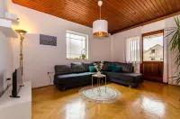 Vetus Pontem Hotels near Schwimmen & Schnorcheln
