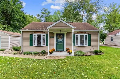 3 Blocks From Nd 3 Bedroom 2 Bath Home 1815