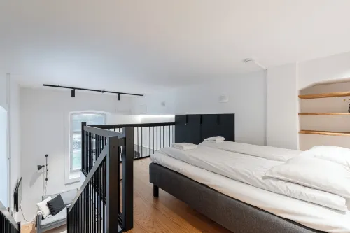 Stylish Loft next to City Center & Lake Pyhäjärvi - Homestays