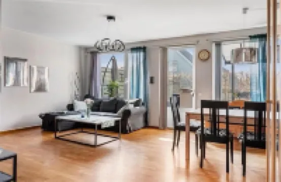 5-Bed-Rooms House with Jacuzzi, Free Parking, and 2 Toilets-Bath in Malmö