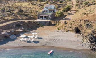Beachfront Studio Kyma West