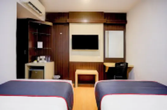 Townhouse Oak Batam near Grand Batam Mall formerly Lucky Star Hotel Hotels in Batam