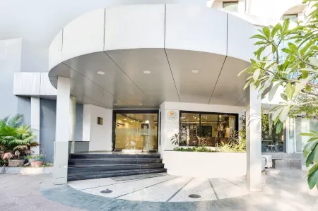 Ultimate Family Escape in Country Club Surat Отели рядом с достопримечательностью «Yu Studio Circle»