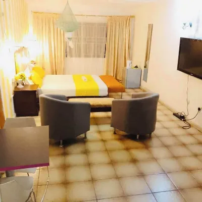 Zunox Guest House Hotels near Resevoir