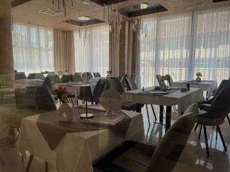 Hermosa Hotel Отели в г. Kodrat e Recit