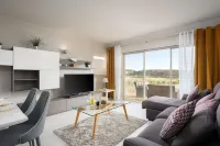 LAGOS TERRACE WITH POOL by HOMING Hotel di Bensafrim