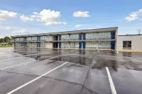 Relax Inn by OYO Greeneville Near Hwy US-321 - parking