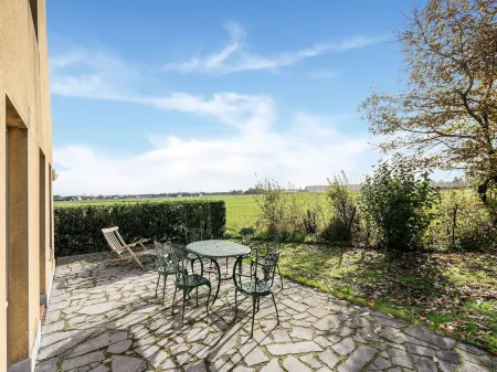 Holiday Home Het Zuidgoed with Garden