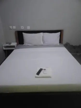 Danson Lodge Guest House Отели в г. Нсауэм