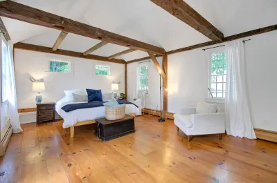 Historic, Walk to Town | South Woodstock Cottage Hotels near The Pogue