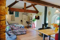 Charming Shropshire Cottage w/ Private Hot Tub, Ice Bath & BBQ Các khách sạn ở Hughley