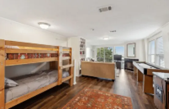 Lone Star Lake Cottage, SUNSET VIEWS, NEW deck/boat dock/putting green