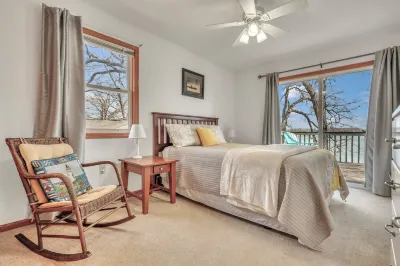 New Rental!!! Sunny Waters Escape on East Lake Private Dock- Sleeps 10
