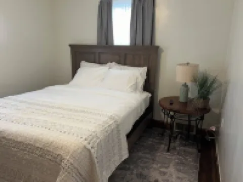 That's Amore! - Cozy 2-bedroom apartment in charming Steubenville with WiFi, AC Hotels in Steubenville