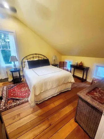 Cozy Loblolly Loft in charming Summerville