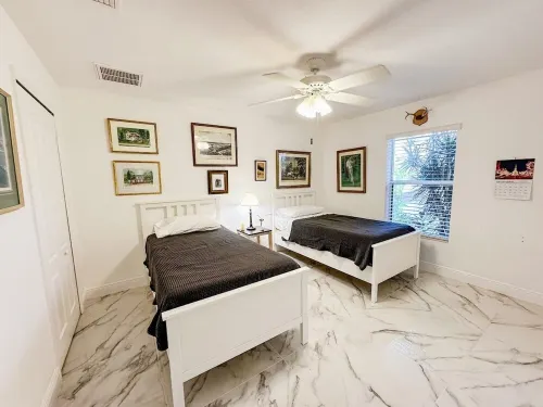 3-Bedroom Waterfront Pool House in Manatee Bay. Byob: Bring Your Own Boat