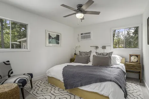 Renovated Cottage- Hot Tub, Close To Private Association Beach & EV Charger