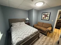 Charming 3-bedroom apartment with AC, WiFi in delightful Presque Isle Hotels in Presque Isle