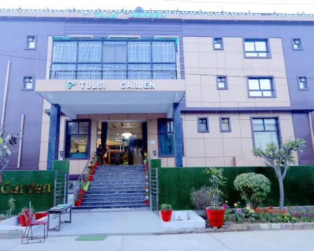 สวนทูลซี - ใกล้พรีมมันดีร์วรินดาวัน โรงแรมในมธุระ