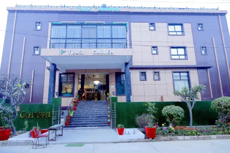 Tulsi Garden- Near Prem Mandir Vrindavan Отели рядом с достопримечательностью «Bankey Bihari mandir darshan Vrindavan»