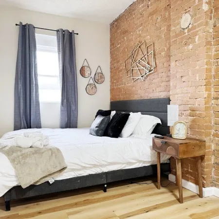 The Cardinal 810 D -3BR-1BA Apt