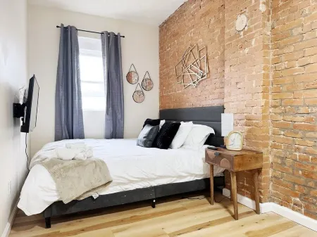 The Cardinal 810 D -3BR-1BA Apt