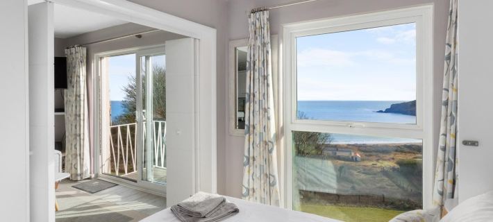 Freshwater Bay - Sea View Apartment Hotels in Pembroke