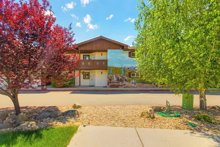 Dasha's Snowboard Track - Icicle Village