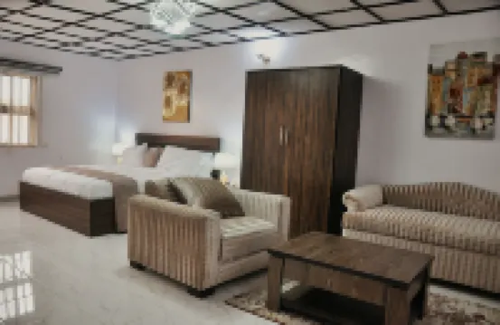 Jolie Suites