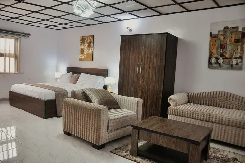 Jolie Suites - Homestays