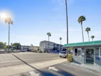 Super 7 Motel - Anaheim Packing District & Disneyland Hotels in Anaheim