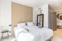 Modern Villa with Pool and Garden - 4-Star