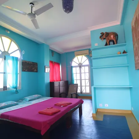 Holi-Wood Guesthouse