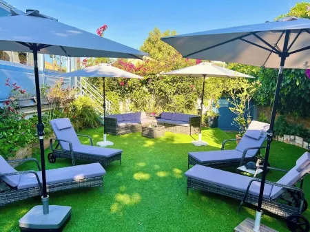 Hotel l'Escapade Отели рядом с достопримечательностью «Massif des Maures»