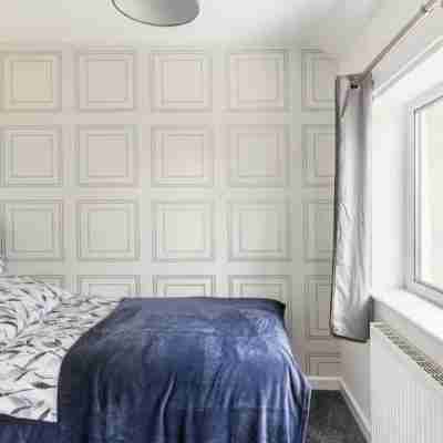 3 Bed House - Sleeps 5 - Parking - Garden - Wifi Rooms
