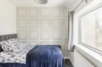 3 Bed House - Sleeps 5 - Parking - Garden - Wifi Hotels in Blackburn