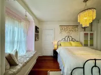 Beachy Chic Seaside Retreat-gas fireplace & firepit, steps to beach, prom & town