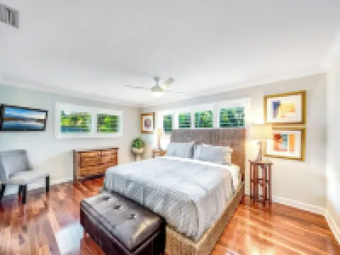 Heated Pool + Hot Tub! Close To Beach & Shops! Hotels in Lighthouse Point