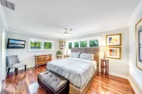 Heated Pool + Hot Tub! Close To Beach & Shops!