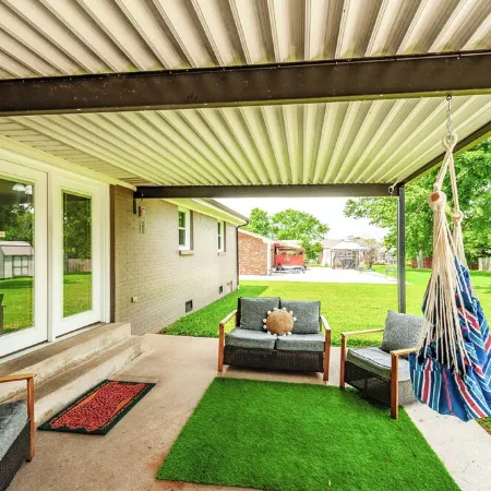 Spacious Home in Quiet Neighborhood - Half Mile from Historic Gallatin Square