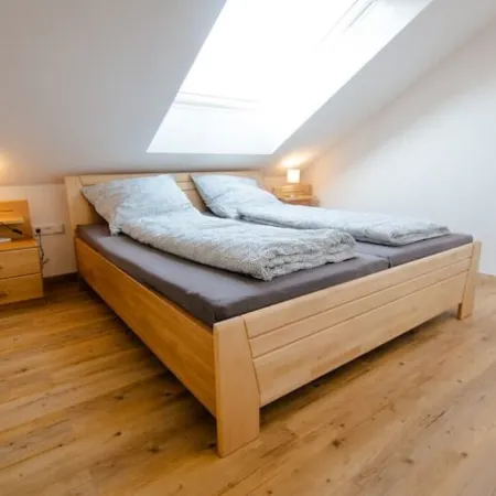 Modern and bright vacation apartment with Hutewald view Отели в г. Фёль