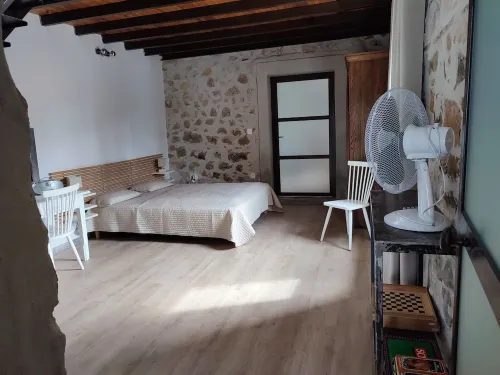 Stone house with Jacuzzi and air conditioning