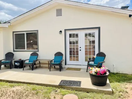 Amazing and Cozy King-Queen Bed Suites w/RV Parking Отели рядом с достопримечательностью «Парк Вашингтон»