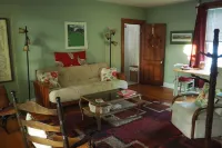 Elegant 19th Century New England Newly Renovated 1BR Vacation Rental