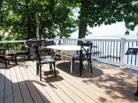 Maple Cove Lodge on Lake Sebago Waterfront! Hotels in Casco